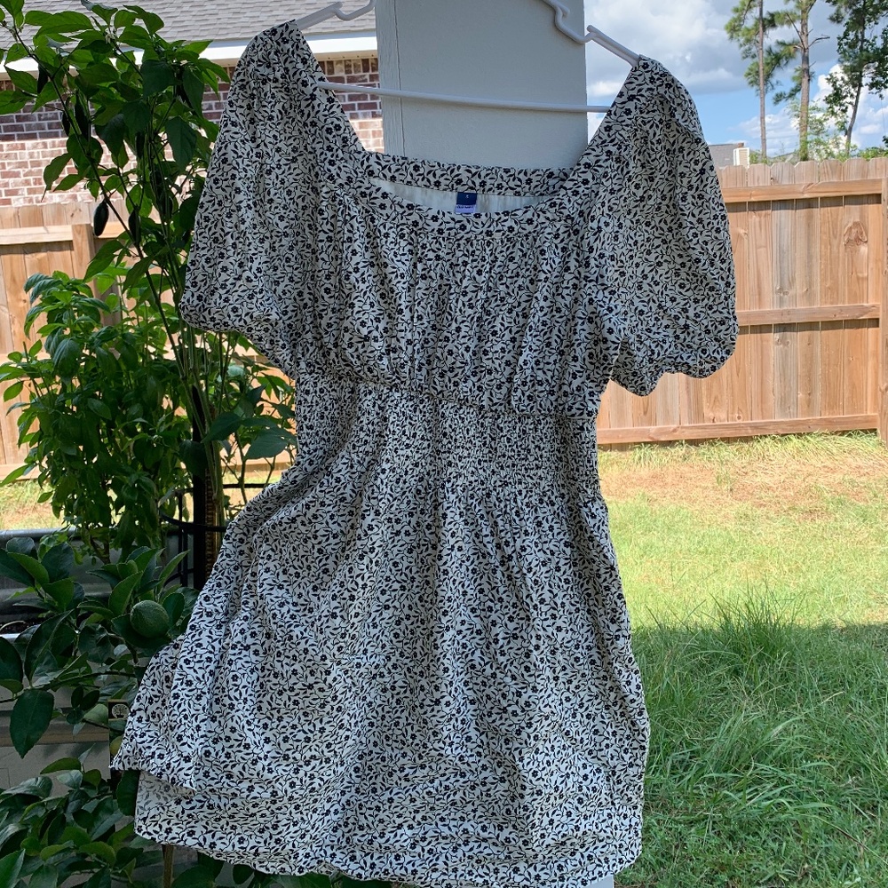 Old Navy M Tan and Black Puff Sleeve Dress